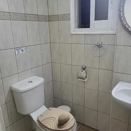 艾琳娜斯公寓 * 利马索尔