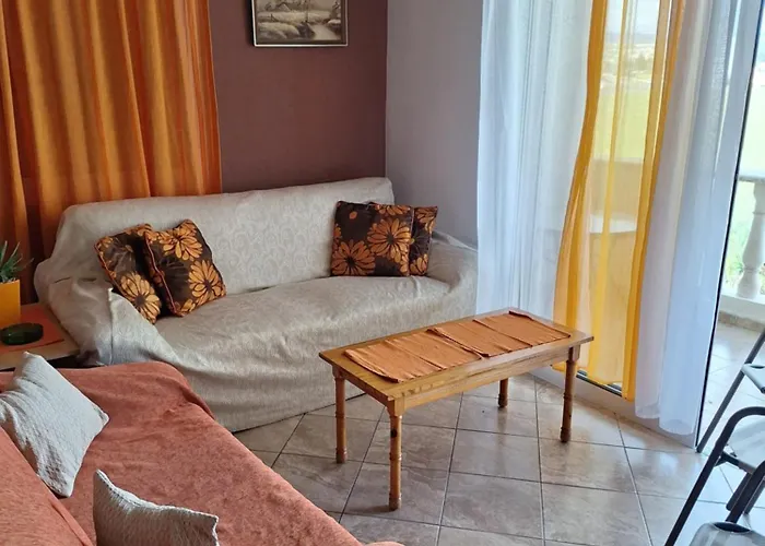 艾琳娜斯公寓 公寓 *